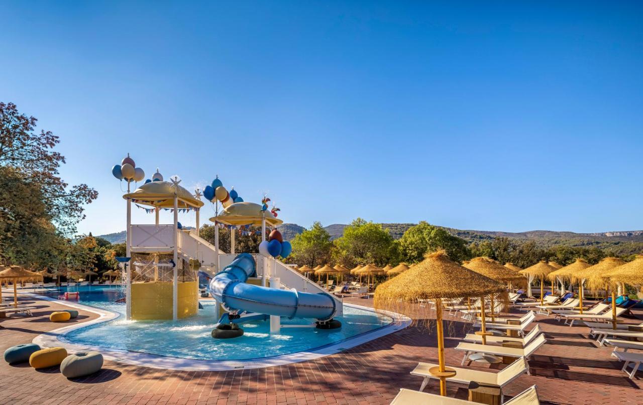 Valamar Amicor Resort Stari Grad  Exterior foto
